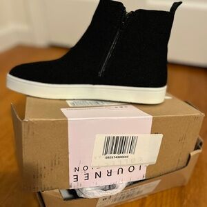 Journee Collection Kolbee Sneaker Black Size 8.5